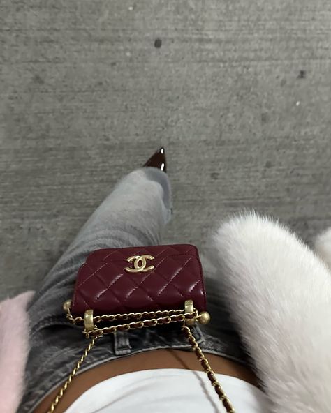 Burgundy Chanel mini bag🎀🩰🙆🏼‍♀️ Maroon Chanel Bag, Chanel Burgundy Bag, Burgundy Chanel Bag, Mini Chanel Bag, Chanel Bag Outfit, Mini Chanel, Chanel Mini Bag, Annie Leblanc, Burgundy Bag