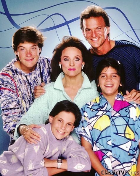 Valerie/ The Hogan Family (1986–1991) Valerie Harper, Jason Bateman, Josh Taylor, Jeremy Licht & Luis Daniel Ponce  #TheHoganFamily… The Hogan Family, 70s Sitcoms, Eighties Style, Josh Taylor, 90s Sitcoms, Jason Bateman, 70s Nostalgia, 80s Nostalgia, 90s Nostalgia