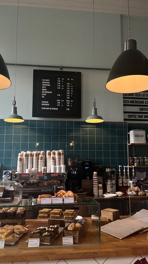 Café Aesthetic, London Cafe, Iced Americano, Aesthetic London, Somerset House, Cafe Aesthetic, Double Espresso, London Aesthetic, London Apartment