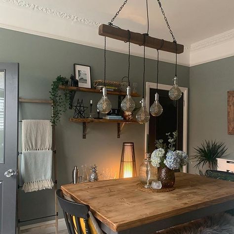 Green Dining Room Walls, Dining Room Feature Wall, Kitchen Feature Wall, Dining Room Victorian, Cottage Dining Rooms, Green Dining Room, Dining Table Lighting, House Dining Room, Dining Room Paint