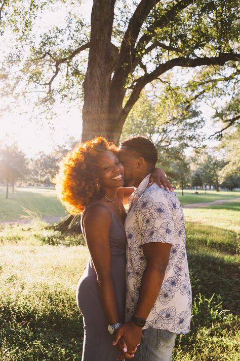 Park Photoshoot Ideas Family Pictures, Black Couples Photoshoot Outside, Fall Couples Photoshoot Black People, Couples Garden Photoshoot, Couple Picture Ideas Black People, Couples Park Photoshoot, Couple Poses Black People, Couple Park Photoshoot, Couple Poses Photography Outdoors