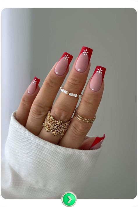 Red French tips with snowflake details offer a refined, festive style for classy simple Christmas nails. Perfect blend of traditional holiday spirit and sophisticated charm. Ongles Gel French, Red Christmas Nails, Christmas Nails Easy, French Nail Designs, Christmas Nails Acrylic, Festival Nails, Xmas Nails, Christmas Nail Designs, Christmas Nail