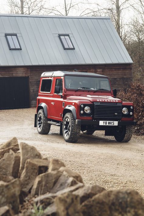 Old Defender Land Rover, Overlanding Aesthetic, Old Defender, Car Builds, New Defender, Land Rover Models, Land Rover Defender 90, Car Restoration, Cars Vintage