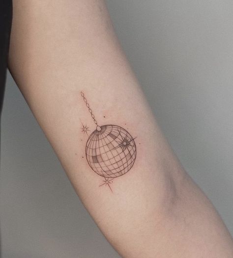 Mirrorball Tattoos Taylor Swift, Taylor Swift Tattoo Ideas Small Mirrorball, Fineline Disco Ball Tattoo, Disco Ball With Flowers Tattoo, Traditional Style Disco Ball Tattoo, Mirrorball Fine Line Tattoo, Disco Ball Heart Tattoo, Glitter Ball Tattoo, Disco Globe Tattoo