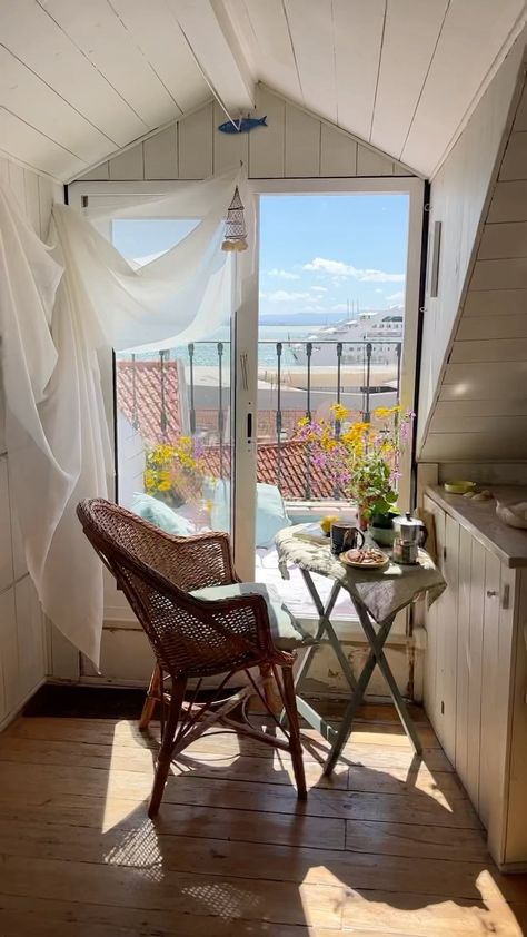 Florence Apartment Aesthetic, European Apartment Aesthetic, Spain Apartment, European Apartment, Florence Apartment, Amsterdam Apartment, Pick Flowers, Lisbon Apartment, Juliette Balcony