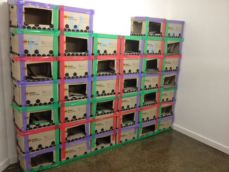 Youtube user billybrowne made this maze out of boxes as a thoughtful gift to his cat, Rufus. He began to resent me due to painful ear drops to fix an infec Cat Castle, Cat Run, Diy Cat Toys, Foster Kittens, Cat Enclosure, Cat Box, Diy Cat, Cat Room, Cat Playing