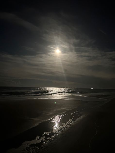 Ocean Moon Aesthetic, Beach Aesthetic Dark, Serenity Core, Dark Beach Aesthetic, Dark Ocean Aesthetic, Dark Profile Picture, Sun Explosion, Aesthetic Moonlight, Ocean Pfp