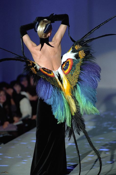 Mugler Haute Couture Spring/Summer 1997 Mr Pearl, Elsa Schiaparelli, Paris Mode, Thierry Mugler, Foto Art, Vestidos Vintage, Fashion Weeks, John Galliano, Fantasy Fashion