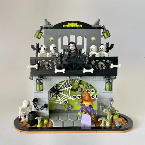 Lego Haunted House Ideas, Lego Scenes Ideas, Lego Halloween Village, Lego Halloween Build, Halloween Lego Builds, Lego Halloween Moc, Lego Halloween Ideas, Halloween Lego Ideas, Lego Cemetery