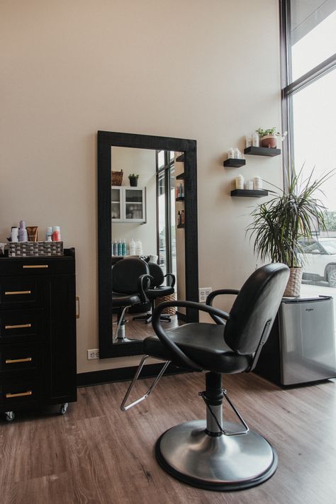 Home Barber Shop Ideas Small Spaces, Small Barber Shop Ideas, Garage Salon Ideas, Cute Salon Ideas, Rustic Salon Decor, Salon Decor Studio, Rustic Salon, Mens Hair Salon, Hair Salon Interior Design