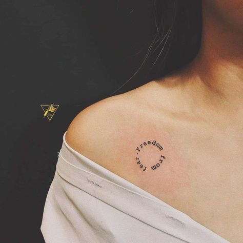 Circle Writing Tattoo, Circle Date Tattoo, Round Tattoo Ideas, Shoulder Name Tattoo, Calligraphy Circle, Circular Tattoo, Round Tattoo, Date Tattoos, Circle Tattoo