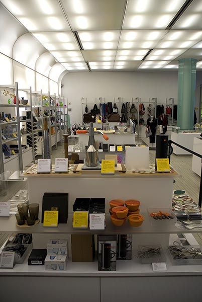 moma design store. yes. Moma Shop, Eyewear Retail, Gift Shop Displays, Home Design Store, Moma Store, Shop Displays, Moma Design, Gift Shops, Store Opening