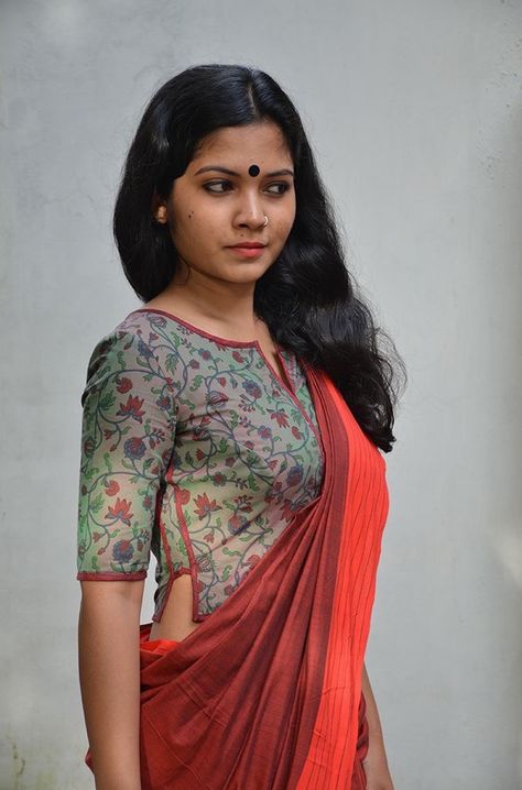 Long Blouse Designs, Patchwork Blouse, Cotton Saree Blouse Designs, Cotton Blouse Design, Saree Blouse Neck Designs, Blouse Design Images, Sari Blouse Designs, Elegant Blouse Designs, Unique Blouse Designs