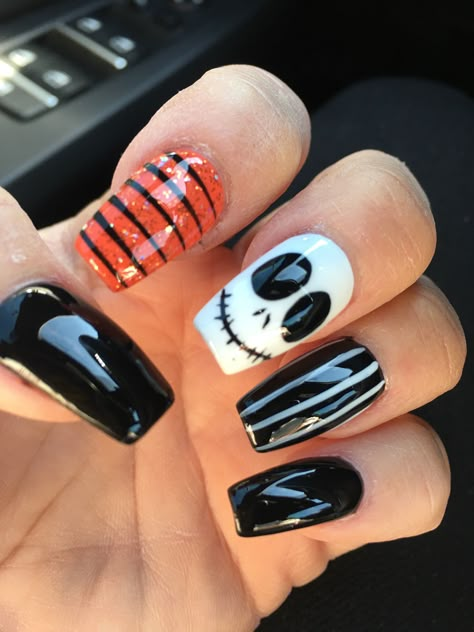 Acrylic Nails Halloween Short, Gel Nail Designs For Halloween, Jack Halloween Nails, Simple Halloween Nails Square, Halloween Nails Nightmare Before, Cute Easy Halloween Nails, Halloween Nails 2023, Zero Nails, Nightmare Before Christmas Nails Designs