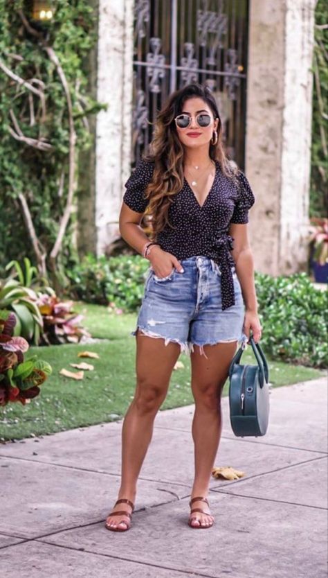 Krista Perez, Wrap Top Outfit, Agolde Shorts, Summer Outfits Women 30s, Denim Shorts Outfit, Midsize Outfits, Cute Outfits With Jeans, Mode Casual, Top Outfit