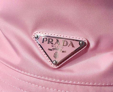 Insta Baddie Outfits, Be A Baddie, Iphone Background Pink, Sparkly Aesthetic, Pink Homescreen, Baddie Room, Pink Prada, Aesthetic Baddie, Insta Baddie