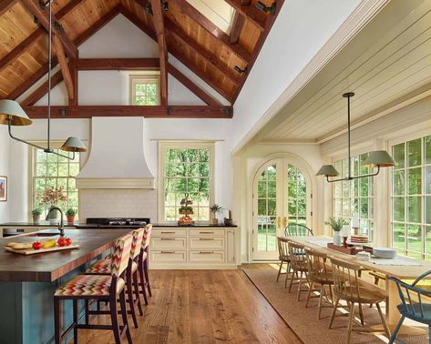 A 1931 Pennsylvania farmhouse gets a stunning renovation for empty nesters Farmhouse Cottage Kitchen, Colonial Revival House, Kitchen Design Tips, Farmhouse Addition, Cottage Kitchen Design, Farmhouse Renovation, Empty Nesters, Chic Cottage, Rustic Shabby Chic