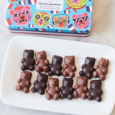 Gifting is made easy with this gorgeous tin filled with 12 chocolate-covered teddy bear-shaped marshmallows: six milk and six dark varieties. Bear Marshmallow, Shaped Marshmallows, Cheeseboard Recipe, Chocolate Marshmallow, Chocolate Marshmallows, Perfect Picnic, Marshmallows, Chocolate Covered, Dark Chocolate