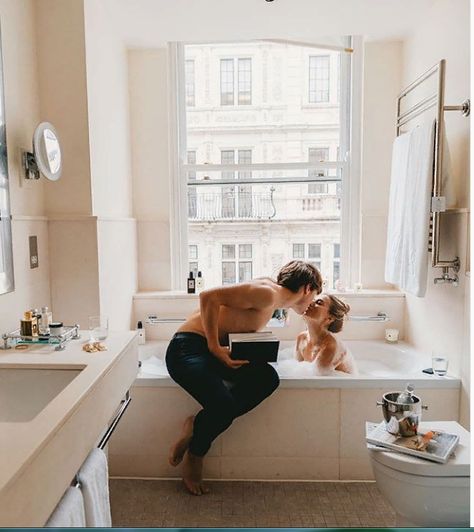 Bathup Couple, Couple Bathtub Aesthetic, Couples Bathtub, Bath Couple, Couples Bathroom, Bathtub Aesthetic, Prenup Photos Ideas, Bathtub Photography, Bath Aesthetic