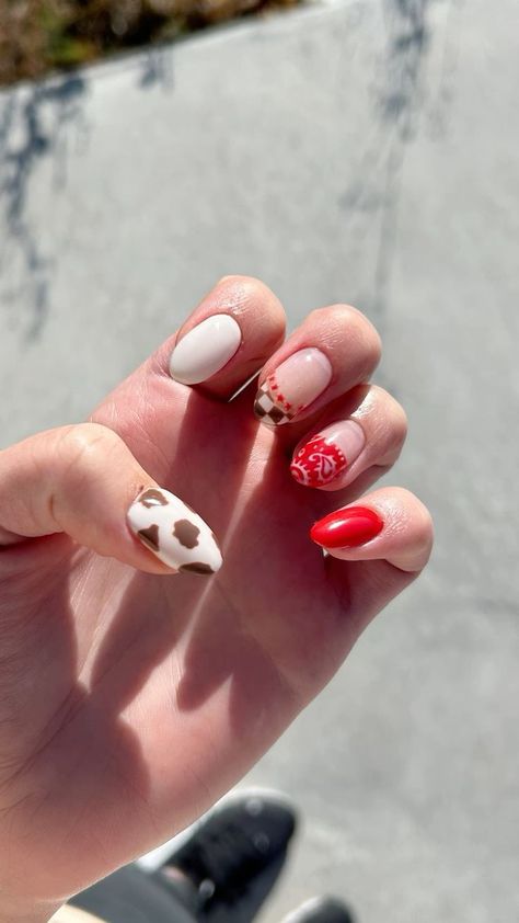 Valentines Nails Western, Red Western Nail Ideas, Christmas Country Nails, Christmas Western Nails, Red Western Nails, Simple Country Nails, Western Christmas Nails, Cowgirl Nails, Country Acrylic Nails