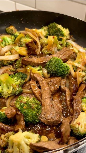 Stir Fry Steak, Beef Pepper Steak, Low Carb Love, Less Than, One Pan Meal, Ginger Honey, Better Than Takeout, Beef And Broccoli, Pepper Steak