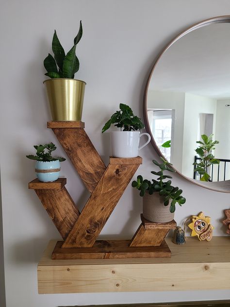 Handmade Solid Wood Plant Stand for desks, tables, mantles, shelves, etc. also great to use as a decoration stand. Sizes for each platform are 4"x4" and can accommodate 4 small plants with pots up to 5" in diameter. Width of Stand can vary and is generally 18" wide and 17.5" tall. Please inquire for exact dimensions Assembled using pocket hole screws in the back and visible. 100% Canadian Solid Pine lumber. All wood is new and is FSC certified for sustainability. Due to the material being natura Wood Plant Shelves, 2x10 Projects Wood, Stuff To Build With Wood, Things Made Out Of Wood, Wood Projects For Girlfriend, Small Diy Wood Projects, Wood Making Ideas, Indoor Plant Table, Diy Plant Shelves