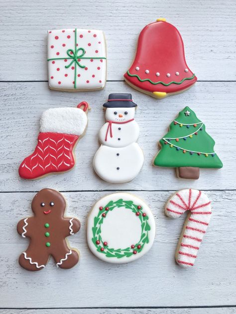 Simple Cookie Decorating Christmas, Christmas Cookies Simple Decorated, Xmas Cookies Decorated Easy, Christmas Decor Cookies, Sugar Cookie Inspo Christmas, Plate Of Christmas Cookies, Gingerbread Cookie Design Ideas, Gingerbread Cookies Decoration, Beginner Christmas Cookies