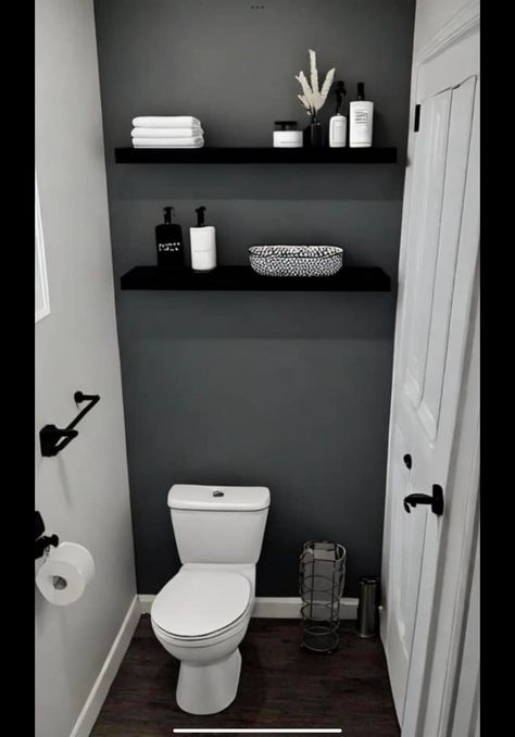 Home Decor Ideas Black, Grey And White Bathroom, Bathroom Redecorating, Toilet Room Decor, Black White Bathrooms, Black Interior Design, Small House Decorating, Restroom Decor, Future Apartment Decor