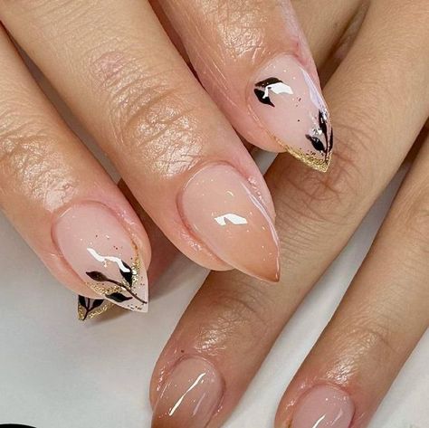 @modern_nailsbar on Instagram: "Make a bold statement with our short stiletto nails – the perfect balance of style and practicality for the modern trendsetter! 💅✨  👉 𝓑𝓸𝓸𝓴 𝔂𝓸𝓾𝓻 𝓪𝓹𝓹𝓸𝓲𝓷𝓽𝓶𝓮𝓷𝓽 𝓷𝓸𝔀 _______________________ 𝗠𝗼𝗱𝗲𝗿𝗻 𝗡𝗮𝗶𝗹𝘀 𝗕𝗮𝗿  🏠 628 River Ave, Bronx, NY 10451 ☎ (718) 304-0388 ⏰ Business Hours:  Monday - Sunday: 10 AM - 08 PM  #nailsalon #nailsalons #nailsalonvip #nudenails #acrylicnails #nailsoftheday #nail #instanails #beauty #nailsdesign #nailswa #manicure #naildesign #nailpolish #nailsswag #nail" Cute Short Stiletto Nails, Short Pointy Nails Stilettos, Short Stiletto Nails, Stiletto Nails Short, Short Stiletto, Nail Glam, Pointy Nails, Modern Nails, Nail Bar