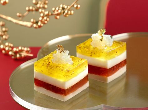 Indulge in these Chinese New Year puddings for the Year of the Ox Vegan Xo Sauce, Chinese New Year Dessert, New Year Dessert, Chinese New Year Desserts, Chinese New Year Cake, Turnip Cake, Potato Pudding, New Year's Desserts, Pudding Flavors