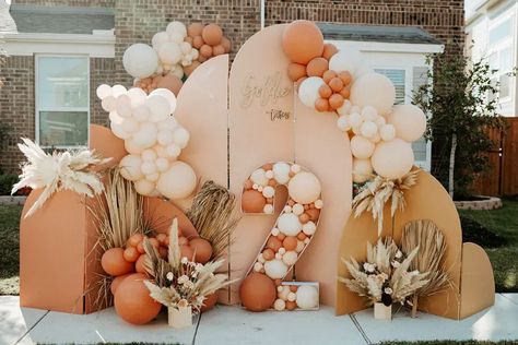 Diy Backdrop Stand, Diy Background, Boho Backdrop, Wooden Backdrops, Diy Photo Backdrop, Arch Backdrop, Wood Backdrop, Wedding Wall Decorations, Background Diy