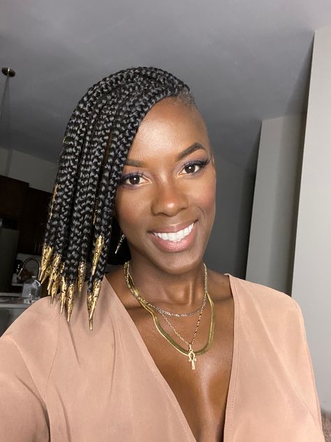 Shaved sides box braids bob with bead tips by Melanin Goddess PORSCHÆ.  TAGS: #blackhairstyles #blackhairstylesbraids #blackhairideas #4c #4chair #4chairstyles #boxbraids #braidsandbeads #protectivestyles #protectivehairstyles #protectivestyling  #braidstyles #diybraids #boxbraidsbob Box Braids With Tapered Sides And Back, Braids With Shaved Back, Cornrows With Shaved Sides, Twa Braids, Knotless Braids With Shaved Sides, Undercut Afro, Traditional African Hairstyles, Size Braids, Box Braids Shaved Sides