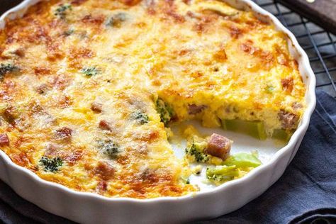 Quiche With Broccoli, Ham And Broccoli Quiche, Quiche Spinach, Broccoli Quiche Recipes, Quiche Recipes Crustless, Veggie Casseroles, Ham And Broccoli, Ham Broccoli, Ham Quiche