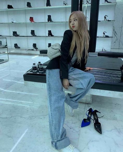 Blackpink Rosé Instagram, Gambar One Direction, Chloe Bourgeois, Look Rose, Roseanne Park, Rosé Instagram, Rose Wall, Rose Blackpink, Rose Park