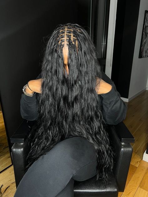 Here’s a Zoë Kravitz braids step-by-step tutorial from the Knotless Gang founder: - xoNecole Zoe Kravitz Hairstyles Braids, Zoe Kravitz Boho Braids, Lisa Bonet Braids, Zoe Kravitz Braids Tutorial, Zoe Kravitz Braids Sew In, Zoe Kravitz Braids Inspired, Hairstyles Parted In The Middle, Zoey Kravitz Braids, Zoe Kravitz Hair