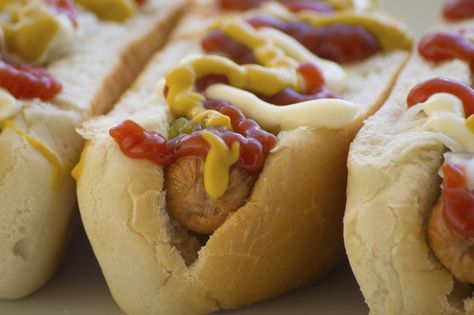 Veggie Hot Dog, Fresh Cut Fries, Making Hot Dogs, Hot Dog Rolls, Grilling Hot Dogs, Veg Restaurant, Easy Weekday Meals, Beef Hot Dogs, Spicy Beef