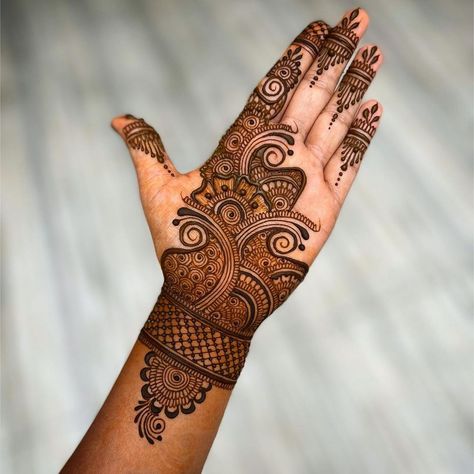 Mehndi Designs Diwali, Mehndi Design Traditional, Fashionable Mehendi Designs, Henna Designs Hand Palms Arabic, Palm Mehndi Design Right Hand, Mehndi Art Designs Arabic, Arabic Mehndi Designs Both Hands, Palm Mehendi Ideas, Mehndi Designs For Hands Palms