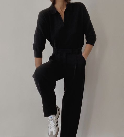 Korean Black Outfit, Margaux Bag, Athleisure Work, Korean Pants, Cute Sweatpants Outfit, Minimalist Fashion Women, Outfit Korean, Sweatpants Outfit, Athleisure Outfits