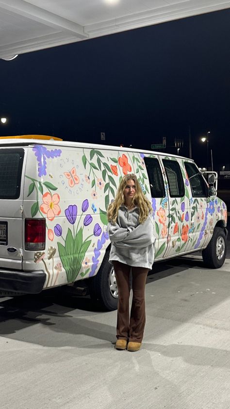 van reno, van painting, mural, van mural, car painting, custom painted van, custom painted car, pop up shop setup, pop up shop, road trip aesthetic, patchworks van, floral painted van Campervan Painting Exterior, Diy Van Paint Job, Painted Camper Van, Van Life Exterior Paint, Mom Van Aesthetic, Mini Van Aesthetic, Camper Van Exterior Paint Ideas, Van Exterior Paint Ideas, Bus Painting Design