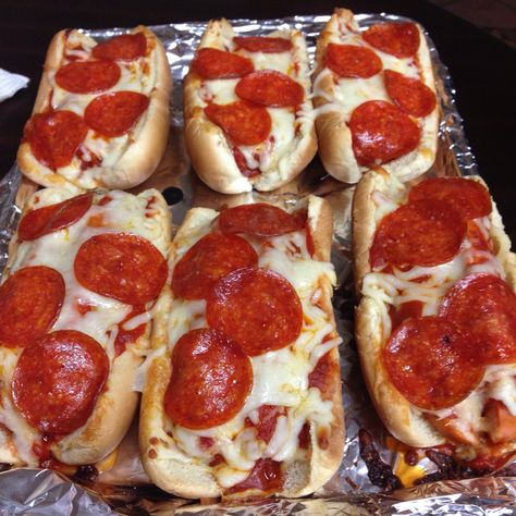 Hot Dog With Cheese, Pizza Hot Dogs, Hot Dogs Negocio Ideas, Pizza Dogs, Cheese Pasta Sauce, Hot Dog Pizza, Pizza Dog, Pizza Subs, Best Pizza Dough Recipe