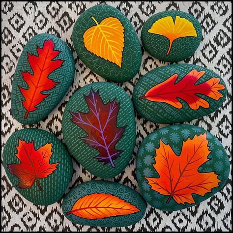 Garden Rock Art, Diy Rock Art, Painted Rock Animals, Halloween Rocks, Painted Rocks Craft, Rock Painting Patterns, Pet Rocks, Rock Painting Designs, Autumn Leaf