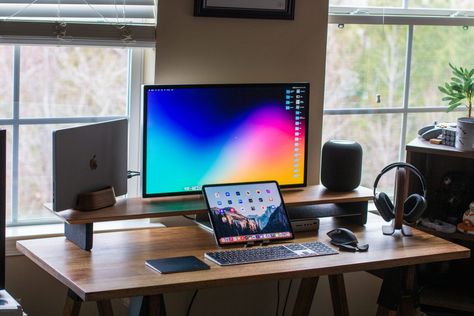 How To Use Your iPad With an External Monitor - AppleToolBox Mac Monitor Setup, Apple Monitor Setup, Best Dual Monitor Setup, Mac Monitor, Dual Setup, Apple Studio Display, Ipad Desk, Studio Display, Monitor Setup