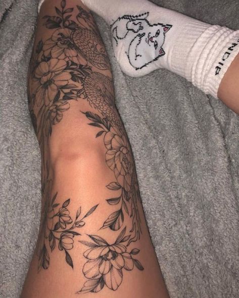 Tattoos Geometric, Leg Tattoos Women, Leg Sleeve Tattoo, Stylist Tattoos, Knee Tattoo, Cute Tattoos For Women, Subtle Tattoos, Dream Tattoos, Sleeve Tattoos For Women