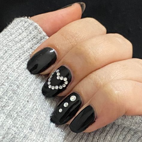 Black Nail Rhinestone Design, Black Nails With Blue Rhinestones, Rinstonestone Nails, All Black Nails With Rhinestones, Black Nails With Gems Rhinestones, Black Nails Rhinestones, Black Rhinestone Nails, Black Nails With Rhinestones, Nails Rhinestones