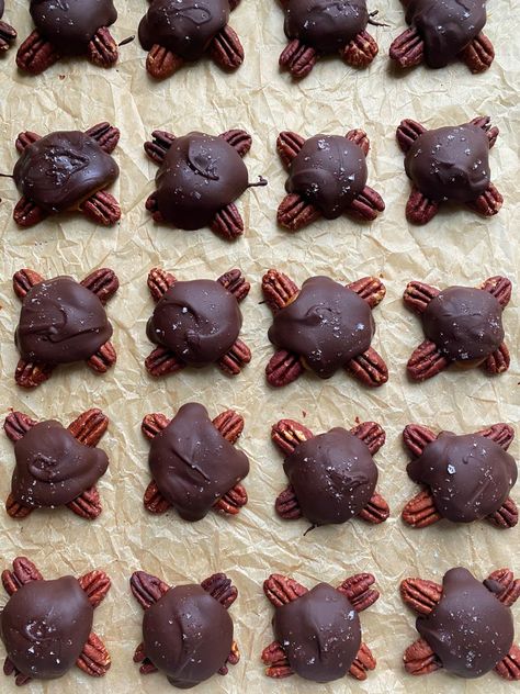 Dark Chocolate Turtles Dark Chocolate Turtles Recipe, Chocolate Turtle Candy Recipe, Dark Chocolate Turtles, Make Your Own Caramel, Turtle Dessert, Turtle Recipe, Christmas Candy Homemade, Homemade Dark Chocolate, Dairy Free Baking