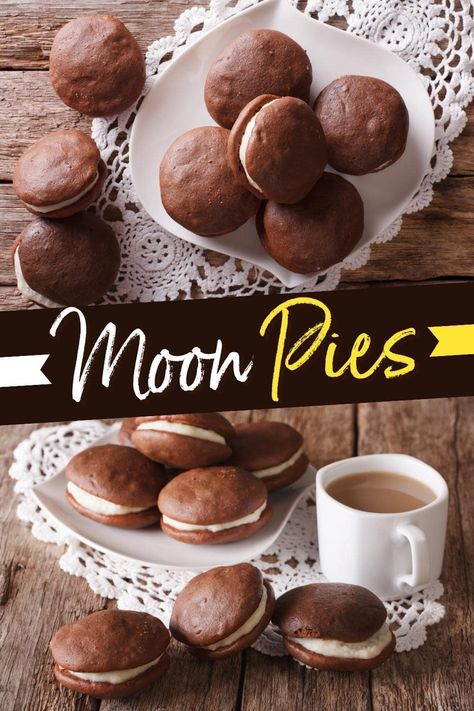 Moon pies are an iconic Southern dessert that first appeared in Tennessee and quickly became family faves. They're soft, sweet, and perfect for parties. Moonpies Recipe, Moon Pies Recipe Easy, Moon Pie, Marshmallow Creme Frosting, Whoopie Pie Filling, Butter Cookies Easy, Moon Pies, Graham Cracker Cookies, Cracker Cookies