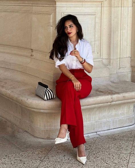 Professional Summer Work Outfits, Red Trousers Outfit, Red Pants Outfit, Red And White Outfits, Stile Blair Waldorf, Rok Outfit, Nashville Outfits, فستان سهرة, Classy Work Outfits