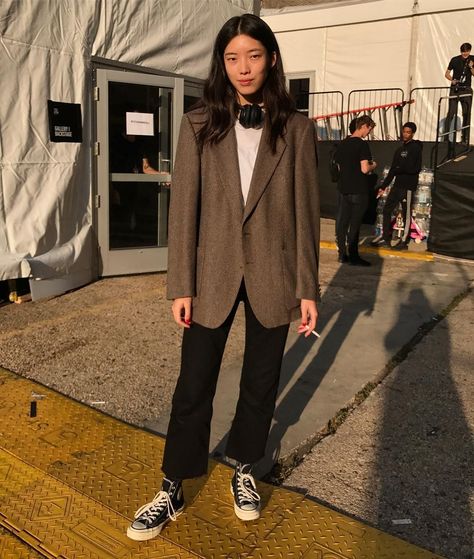 @mistermort on Instagram: “#ForTheBirds  love her vintage men's blazer!  true #BorrowedFromTheBoys” Vintage Mens Blazer, Zulu, 가을 패션, Mode Inspo, Vintage Denim, Looks Style, Looks Vintage, Mens Fashion Casual, Mode Inspiration