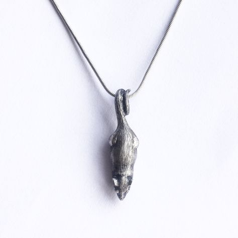 Oxidised silver rat necklace hand-crafted by Author by Kathlyn Allan (@author_adorn   on instagram) Rat Christmas, Hamlet Shakespeare, Artsy Jewelry, Fabric Bracelets, Disney Bound Outfits, Christmas Custom, Funky Jewelry, Design Christmas, Rodents