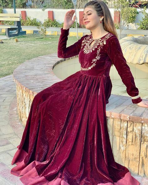 Red Velvet Dress Long, Eastern Clothes, Velvet Frock, Latest Traditional Dresses, Velvet Dresses Outfit, Dress Design Pakistani, Gharara Designs, Red Colour Dress, Girly Makeup